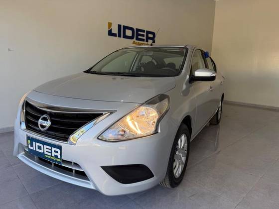 NISSAN VERSA 1.6 16V FLEXSTART SV 4P XTRONIC NISSAN VERSA 1.6 16V FLEXSTART SV 4P XTRONIC